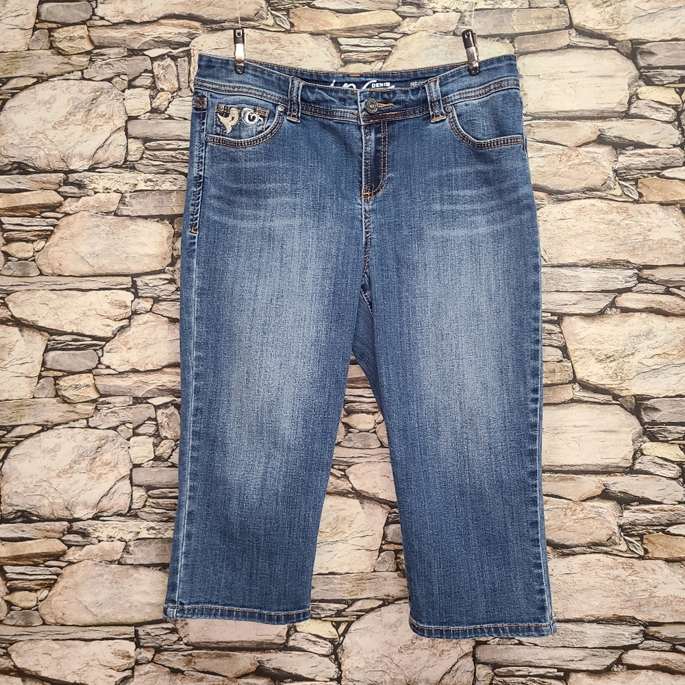 INC Denim Womens Capri Jeans Size 10 Regular Fit Embroidered Pockets Blue Denim